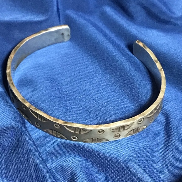 HAND STAMPED STERLING SOUTHWESTERN STYLE CUFF - Picture 3 of 7